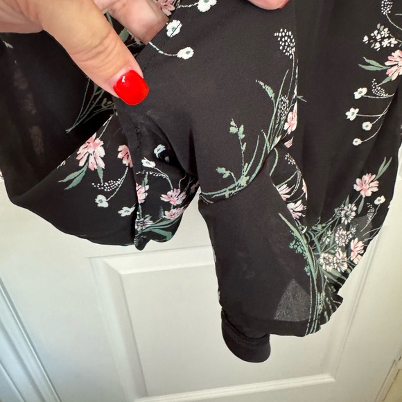 FRANCESCA’S ROMPER. MI AMI FLORAL RUFFLED SHORT ROMPER. LINED. EXCELLENT COND. - Picture 11 of 14